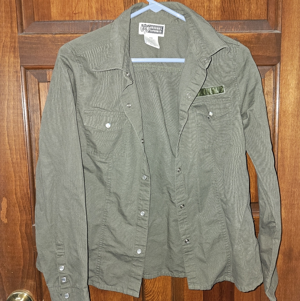 Cute army green button upjacket